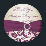 Pruim en Champagne Damast Trouwgunstmagneet Magneet<br><div class="desc">Deze pruim en champagne damast dank je trouwgunst magneet heeft een namaak lint en juwelen. Het komt overeen met de hieronder afgebeelde trouwuitnodiging. Als er andere bijpassende items zijn die u nodig hebt,  neem dan contact op met niteowlstudio@gmail.com.</div>