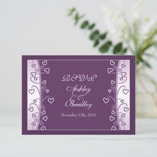 Pruim Lavendel Paarse Harten Trouw RSVP Kaart (Staand voorkant)