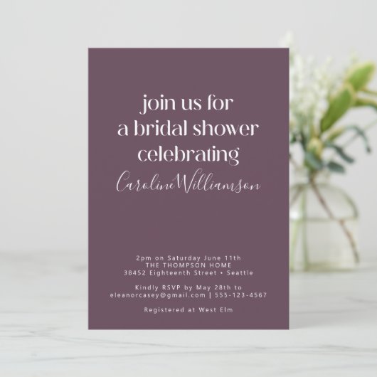 Pruim Paarse Moderne Script Bruids Shower Feest Kaart (Staand voorkant)