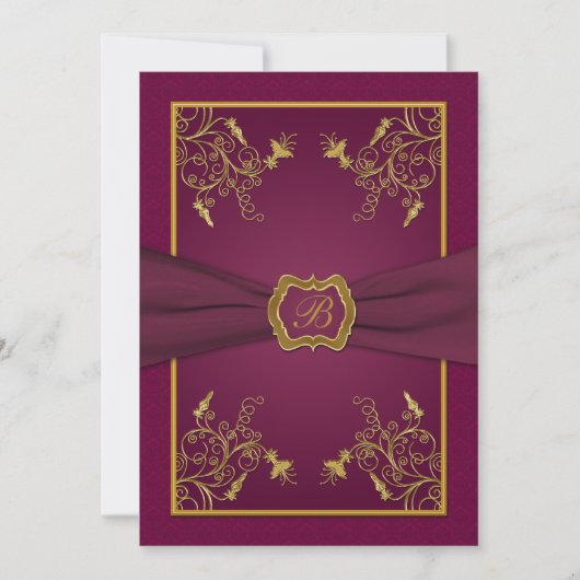 Pruimenwijn en Gouden Monogram Uitnodiging van het (Voorkant)