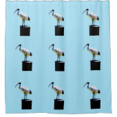 prullenbak, (ibis) olieverf, douchegordijn (Voorkant)