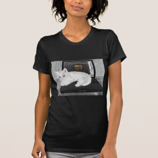Prunella witte kat op laptop t-shirt