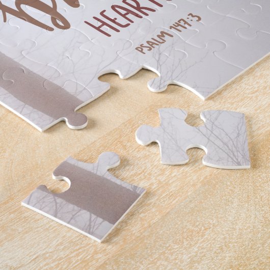 Psalm 147:3 Hij heelt de gebroken Hearted Legpuzzel (Zijkant)