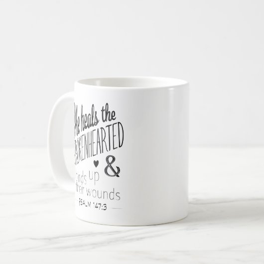 Psalm 147:3 Hij hoort de gebroken haren Koffiemok (Voorkant links)