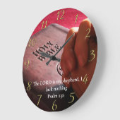 Psalm 23:1 heilige bijbel met handen grote klok (Hoek)