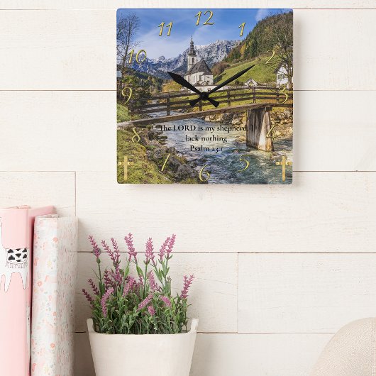 Psalm 23:1 kerk bij de monding met rivier vierkante klok