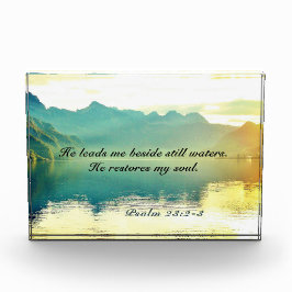 Psalm 23 2-3 Hij leidt me naast stilstaande watere Fotoblokken