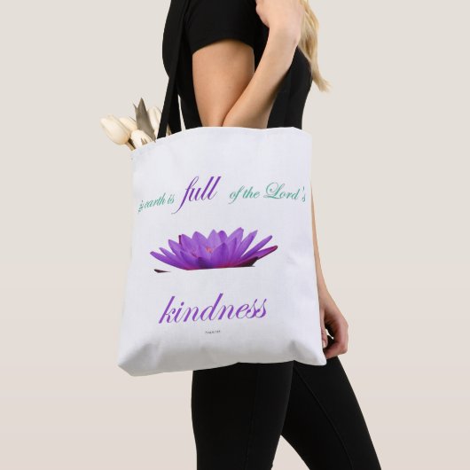 Psalm 33 paarse lotusvriendelijkheid tote bag (Dichtbij)
