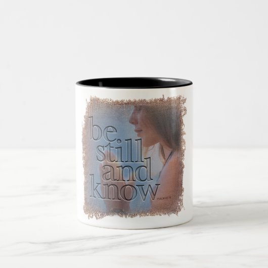 PSALM 46:10 - Coffee Mug Tweekleurige Koffiemok (Center)