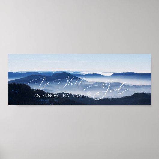 Psalm 46 10, nog steeds misty Mountain Clear Sky Poster (Voorkant)