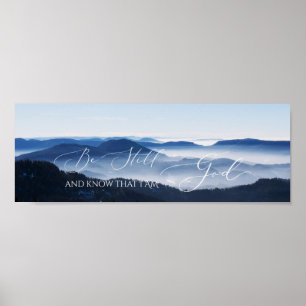 Psalm 46 10, Rustig Mistige Berg Heldere Lucht Poster