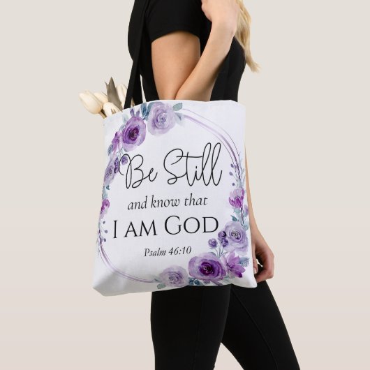 Psalm 46:10 Wees stil en ken Paarse Bloemen Tote Bag (Dichtbij)