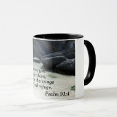 Psalm 91:4 Hij zal je bedekken met zijn veren Mok (Voorkant rechts)