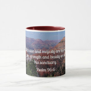 Psalm 96:6 Heerlijkheid en majesteit gaan voor hem Mok