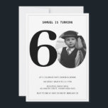 Pset 60th Birthday Foto Uitnodiging<br><div class="desc">Deze uitnodiging voor een 60e verjaardag is perfect voor je verjaardag op de achtergrond. Vervang de foto door een van je eigen foto's uit de kindertijd en pas de tekst aan je eigen smaak aan. Leeftijd kan worden bewerkt, anders controleert u ons collectie op andere leeftijden. De achterkant van de...</div>