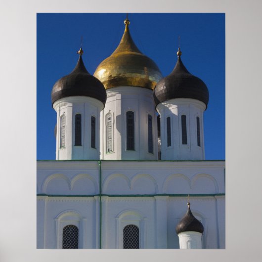 Pskov Kremlin and Trinity Cathedral Poster (Voorkant)