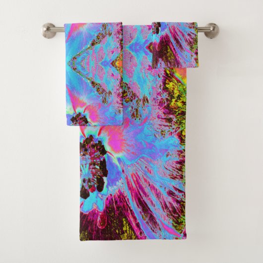 Psychedelic Cornflower Blue en Magenta Hibiscus Bad Handdoek (Insitu)
