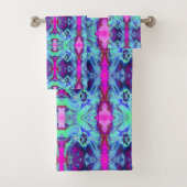 Psychedelic Green and Blue Hibiscus Pattern Bad Handdoek (Insitu)