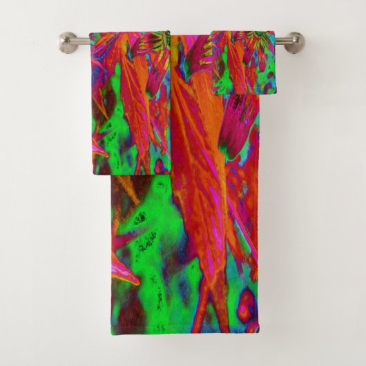 Psychedelic Groovy Red en groene wilde bloemen Bad Handdoek (Insitu)