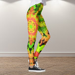 Psychedelic Hippie Flower Green Oranje en Red Leggings<br><div class="desc">Dit psychedelische kaleidoscoopbloemontwerp kenmerkt groen,  oranje,  en rood. Levendige trippy visuals voor de moderne hippie of iedereen die van heldere kleuren houdt!</div>