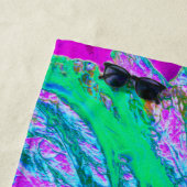 Psychedelic Retro Green en Hot Pink Hibiscus Strandlaken (In situ)