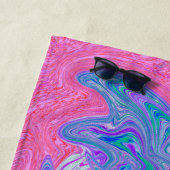 Psychedelic Trippy Lime Green en Paarse Hibiscus Strandlaken (In situ)