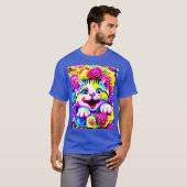 Psychedelische regenboogkat in een bloeiende tuin  t-shirt (Voorkant volledig)