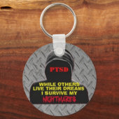 PTSD:TERWIJL ANDEREN HUN DREAMS LEVEN SLEUTELHANGER (Voorkant)