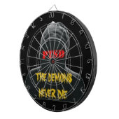 PTSS: DE DEMONEN STERVEN NOOIT IN DART BOARD DARTBORD (Voorkant Rechts)
