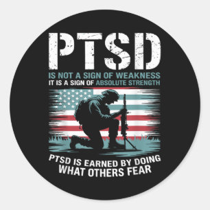 PTSS wordt verdiend door te doen waar anderen bang Ronde Sticker