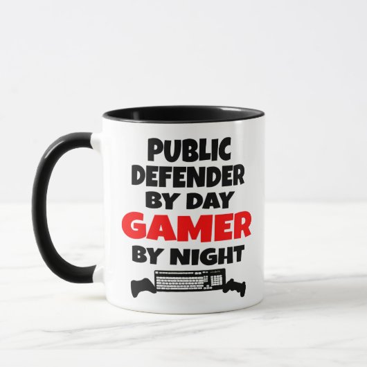 Public Defender houdt van het spelen van videogame Mok (Links)