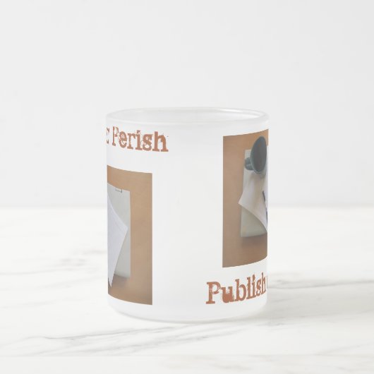 Publiceer of Perish Mok (Center)