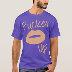 Pucker Up Kiss Me Hot Lips Grappige Mode en Makeu T-shirt