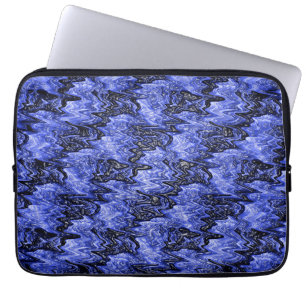 Puddels glanzend blauw zwart kronkelend abstract.. laptop sleeve