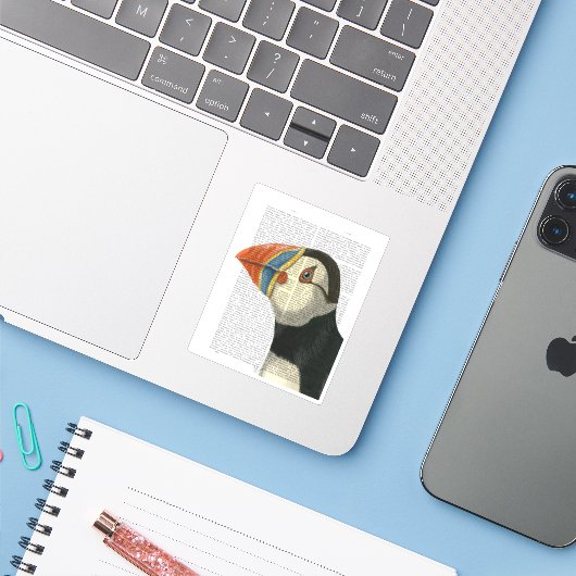 Puffin Portrait Sticker (Laptop met iPhone)
