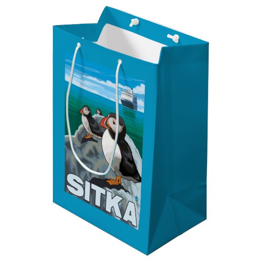 Puffins & Cruise Ship - Sitka, Alaska Medium Cadeauzakje (Voorkant Gekanteld)