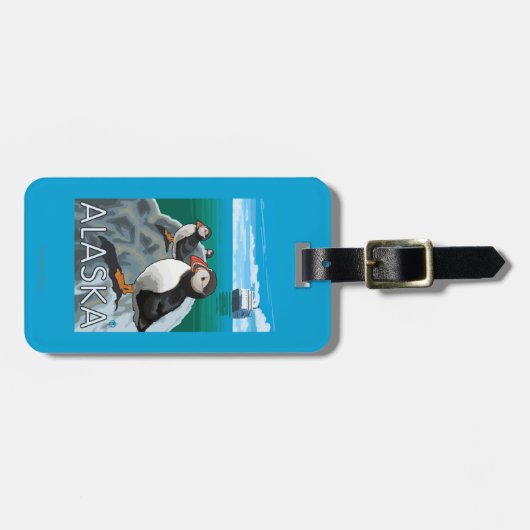 Puffins kijken naar een cruiseschip bagagelabel (Voorkant horizontaal)