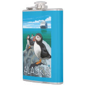 Puffins kijken naar een cruiseschip heupfles (Links)