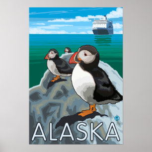 Puffins kijken naar een cruiseschip poster
