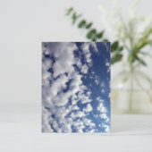 Puffy Clouds on Blue Sky Briefkaart (Staand voorkant)