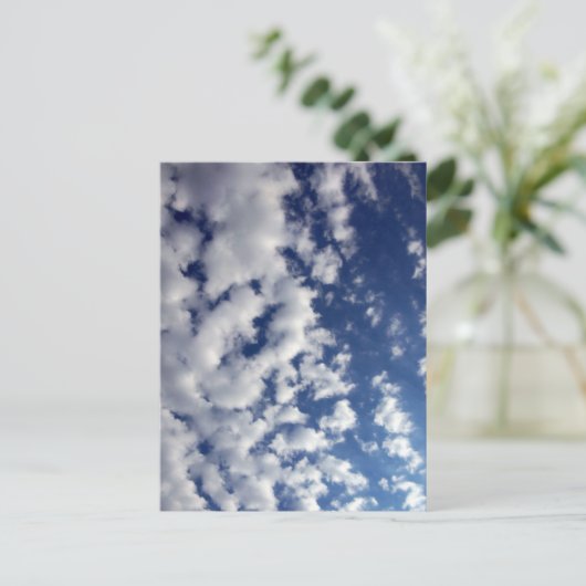 Puffy Clouds on Blue Sky Briefkaart (Staand voorkant)