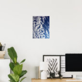 Puffy Clouds on Blue Sky Poster (Thuiskantoor)