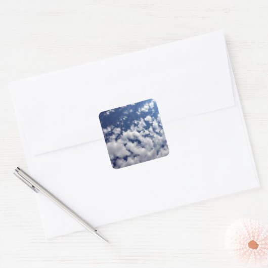 Puffy Clouds on Blue Sky Vierkante Sticker (Envelop)