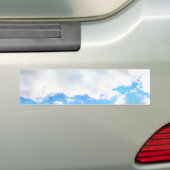 Puffy White Clouds en Blue Sky Bumpersticker (Op auto)