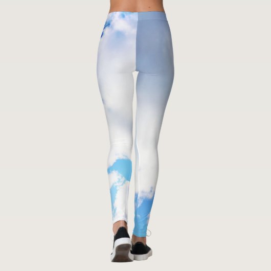 Puffy White Clouds en Blue Sky Leggings (Achterkant)