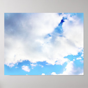 Puffy White Clouds en Blue Sky Poster