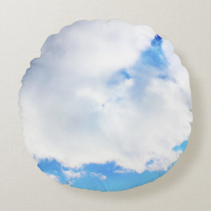 Puffy White Clouds en Blue Sky Rond Kussen