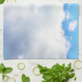 Puffy White Clouds en Blue Sky Theedoek (Gevouwen)