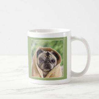 Pug bedekt in Love Pug Mok door Pugs and Kisses