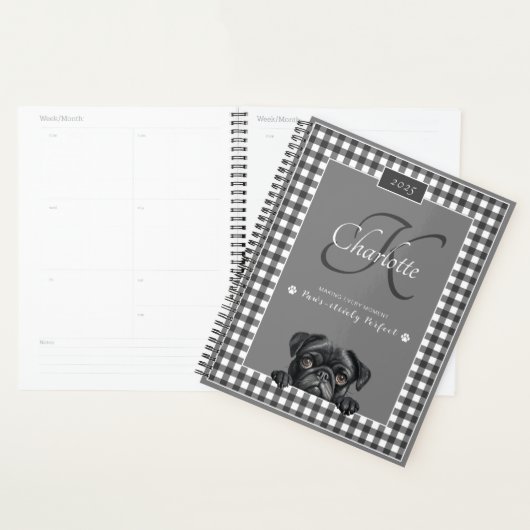 Pug Black White Gingham Aangepaste naam Monogram Planner (Display)